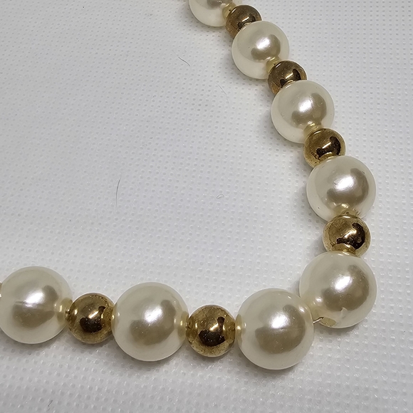 Necklace in Pearlescent Crystal Beads,Golden Ecru Cream. - Picture 4 of 5